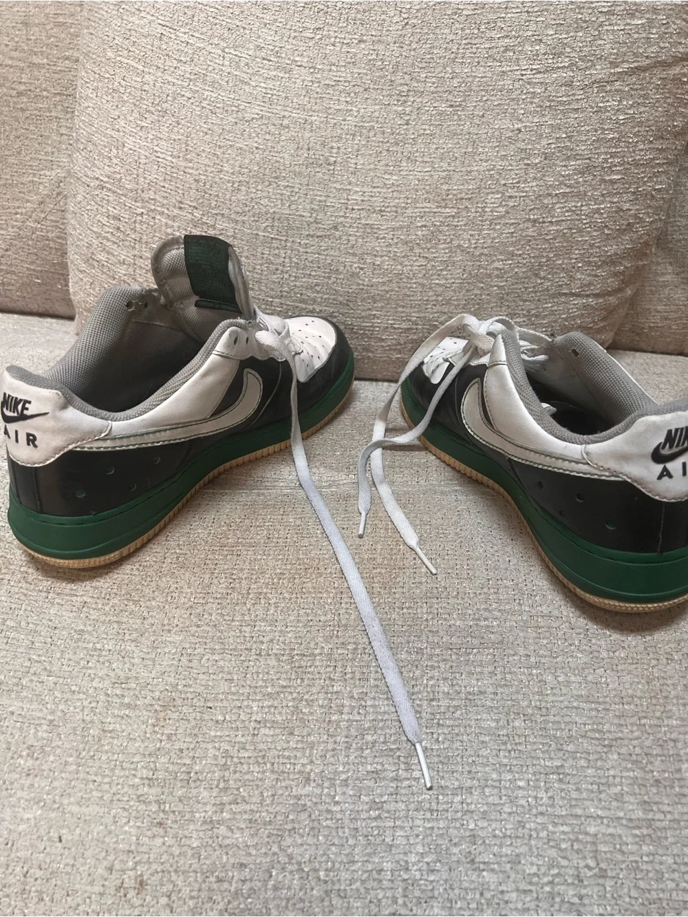 Nike Low-Top Sneakers in White, Black & Green *Rare* Sz 9.5 Air Force 1